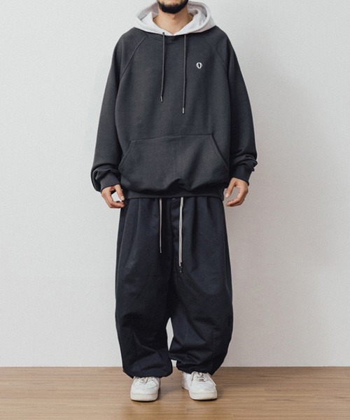 ANGLAN(アングラン)の「ANGLAN-Double Color Wappen Raglan Hoodie/アングラン ダブルカラーワッペンラグランパーカー(パーカー・メンズ・チャコールグレー/ネイビー・FREE)」の13枚目の写真