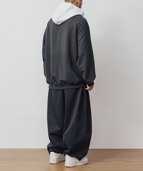 ANGLAN(アングラン)の「ANGLAN-Double Color Wappen Raglan Hoodie/アングラン ダブルカラーワッペンラグランパーカー(パーカー・メンズ・チャコールグレー/ネイビー・FREE)」の17枚目の写真