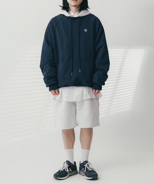 ANGLAN(アングラン)の「ANGLAN-Double Color Wappen Raglan Hoodie/アングラン ダブルカラーワッペンラグランパーカー(パーカー・メンズ・チャコールグレー/ネイビー・FREE)」の22枚目の写真