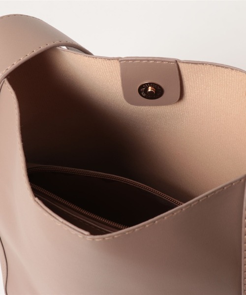 wears（ウェアーズ）の「【A4サイズ収納可】ポーチ付き PU バケツショルダーバッグ（ショルダーバッグ・レディース・ベージュ/ブラック・FREE）」の16枚目の写真