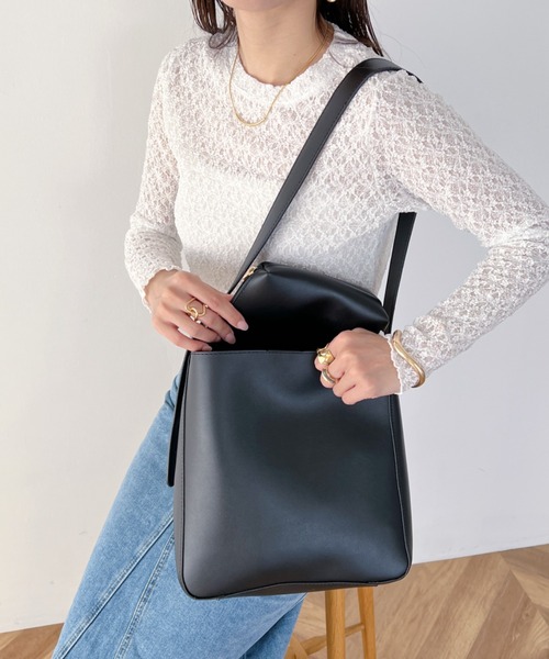 wears（ウェアーズ）の「【A4サイズ収納可】ポーチ付き PU バケツショルダーバッグ（ショルダーバッグ・レディース・ベージュ/ブラック・FREE）」の19枚目の写真