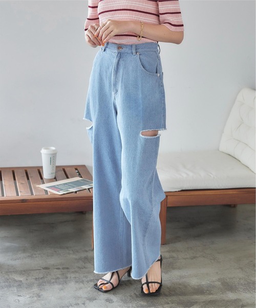 titivate(ティティベイト)の「サイドカットデザインパンツ(デニムパンツ・レディース・オフホワイト/ブルー/ライトブルー・L/M/S)」の2枚目の写真