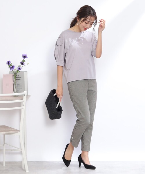 couture brooch(クチュールブローチ)の「◆【新色追加!UV/接触冷感/マシンウォッシャブル】エンブロカット刺繍ドルマンカットソー(Tシャツ/カットソー・レディース・ブラック/オフホワイト/ブラック系2/ベビーピンク/黄緑系/ピンク系9/ホワイト系9/サックスブルー系7/カーキ系4/ブラウン系その他7・34/42/38)」の17枚目の写真