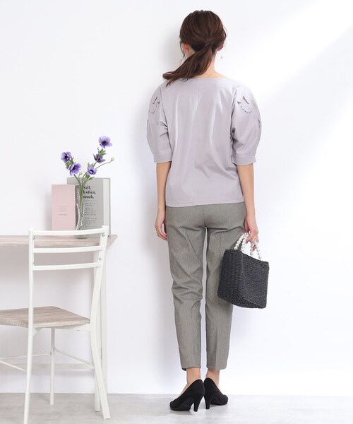 couture brooch(クチュールブローチ)の「◆【新色追加!UV/接触冷感/マシンウォッシャブル】エンブロカット刺繍ドルマンカットソー(Tシャツ/カットソー・レディース・ブラック/オフホワイト/ブラック系2/ベビーピンク/黄緑系/ピンク系9/ホワイト系9/サックスブルー系7/カーキ系4/ブラウン系その他7・34/42/38)」の15枚目の写真