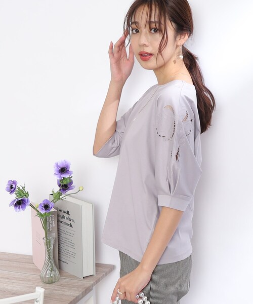 couture brooch(クチュールブローチ)の「◆【新色追加!UV/接触冷感/マシンウォッシャブル】エンブロカット刺繍ドルマンカットソー(Tシャツ/カットソー・レディース・ブラック/オフホワイト/ブラック系2/ベビーピンク/黄緑系/ピンク系9/ホワイト系9/サックスブルー系7/カーキ系4/ブラウン系その他7・34/42/38)」の13枚目の写真