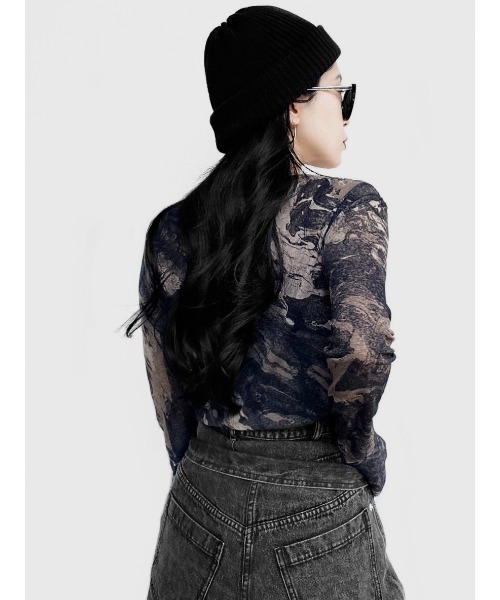 LVEU.(ラブユ.)の「【LVEU.】マーブル柄シアートップス / トップス カットソー シアー マーブル 総柄 モノトーン カラフル インナー レイヤード クルーネック ブルー グレー ブラウン ネイビー(Tシャツ/カットソー・レディース・ブラウン/ネイビー/ブルー/ブルーグレー・FREE)」の8枚目の写真