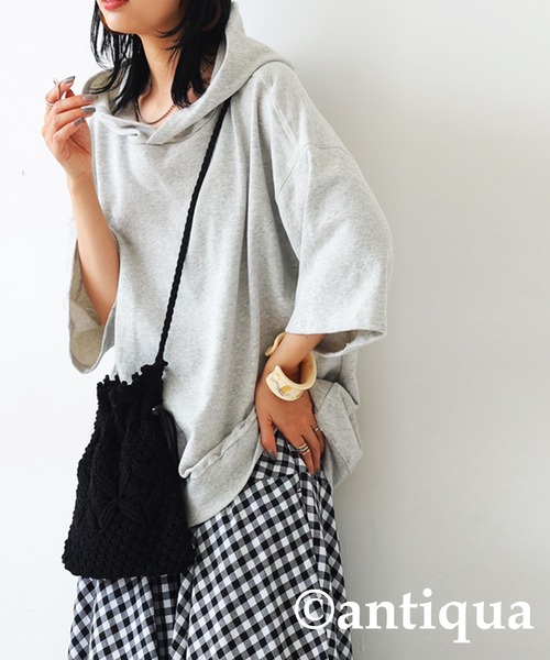 antiqua（アンティカ）の「綿100%裏毛ショート丈パーカー（パーカー・レディース・ブルー/グリーン/スミクロ/杢グレー/グレー系その他/ブラック・FREE）」の3枚目の写真