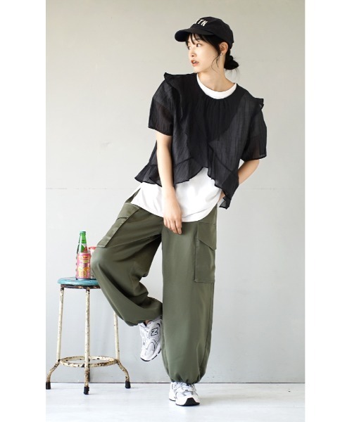 apartment department(アパートメントデパートメント)の「サテン ドロストカーゴパンツ(カーゴパンツ・レディース・ライトイエロー/カーキ・M)」の7枚目の写真