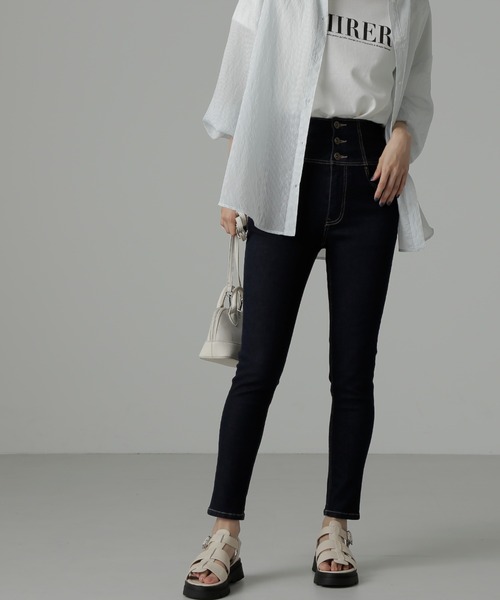 FREE'S MART（フリーズマート）の「【Sシリーズ対応】ハイウエストボタンフライスキニーデニムパンツ（デニムパンツ・レディース・ダークネイビー/ブルー系その他・MEDIUM/SMALL/X-SMALL）」の3枚目の写真