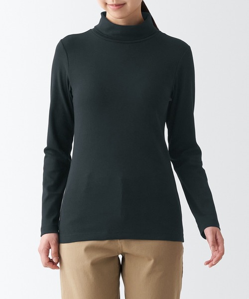 無印良品(ムジルシリョウヒン)の「ストレッチフライス編みタートルネック長袖Tシャツ(Tシャツ/カットソー・レディース・ベージュ系4/ネイビー系/ブラウン/チャコールグレー/オフホワイト/ブラック/ベージュ系1・M/S/L/XL/XXL/XS)」の7枚目の写真