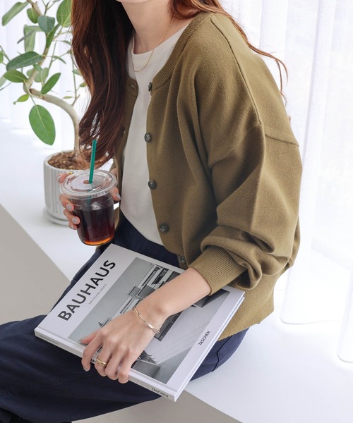 andme（アンドミー）の「【新色追加】クルーネック無地ボーダー長袖ニットカーディガン（カーディガン/ボレロ・レディース・ライトベージュ/ブルー系その他/ブラック/イエロー/クリーム/オレンジ/カーキ/グレー/レッド/ホワイト×ブラック/チャコールグレー/ブラウン系その他・M/L）」の9枚目の写真