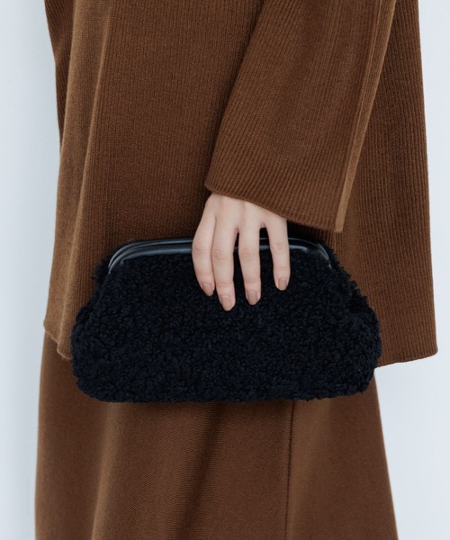 LAKOLE（ラコレ）の「2WAYボアクラッチBAG / 971093（クラッチバッグ・レディース・アイボリー/モカ/ブラック・FREE）」の3枚目の写真