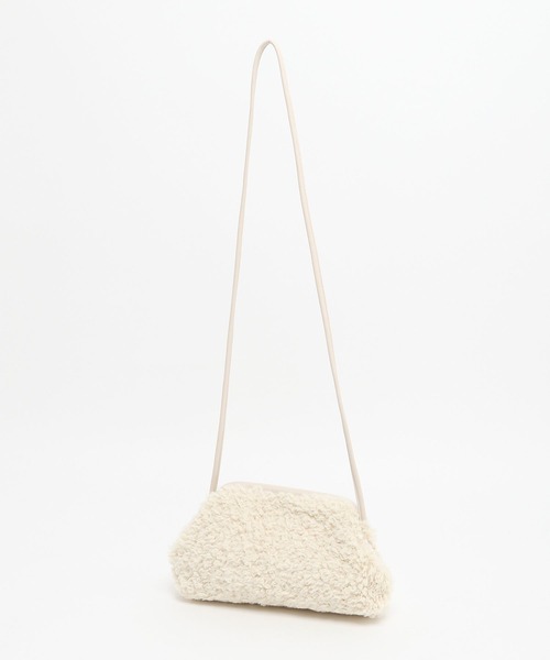 LAKOLE（ラコレ）の「2WAYボアクラッチBAG / 971093（クラッチバッグ・レディース・アイボリー/モカ/ブラック・FREE）」の4枚目の写真