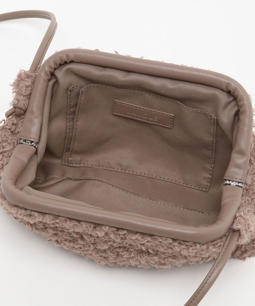 LAKOLE（ラコレ）の「2WAYボアクラッチBAG / 971093（クラッチバッグ・レディース・アイボリー/モカ/ブラック・FREE）」の14枚目の写真