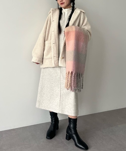 Green Parks(グリーンパークス)の「衿付きボアブルゾン(ブルゾン・レディース・チャコールグレー/アイボリー/ブルー・FREE)」の4枚目の写真