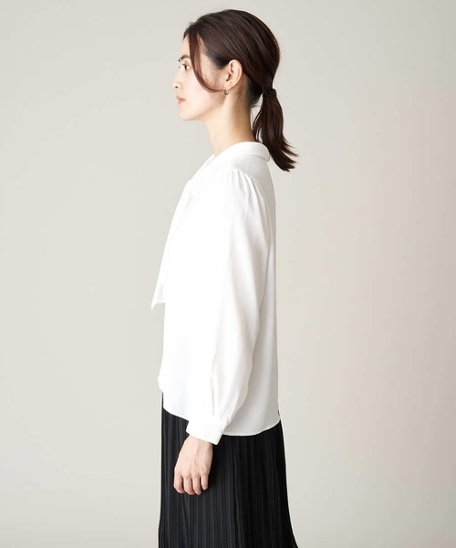 a.v.v(アーヴェヴェ)の「ラッフルボウタイブラウス(シャツ/ブラウス・レディース・ダークインディゴブルー/ホワイト・42/34/38/36/40)」の9枚目の写真