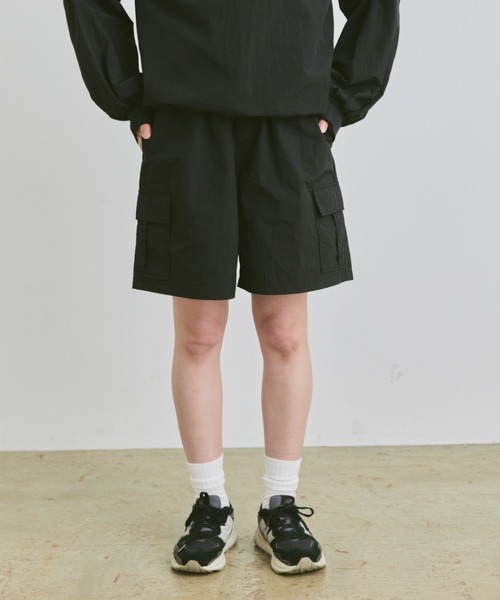 flaner(フラネ)の「Loose nylon cargo short pants / ルーズナイロンカーゴショートパンツ(カーゴパンツ・レディース・ブラック/ネイビー・LARGE/MEDIUM/SMALL)」の17枚目の写真