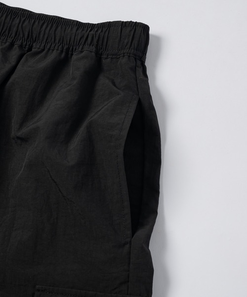 flaner(フラネ)の「Loose nylon cargo short pants / ルーズナイロンカーゴショートパンツ(カーゴパンツ・レディース・ブラック/ネイビー・LARGE/MEDIUM/SMALL)」の5枚目の写真