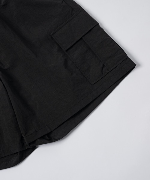 flaner(フラネ)の「Loose nylon cargo short pants / ルーズナイロンカーゴショートパンツ(カーゴパンツ・レディース・ブラック/ネイビー・LARGE/MEDIUM/SMALL)」の6枚目の写真