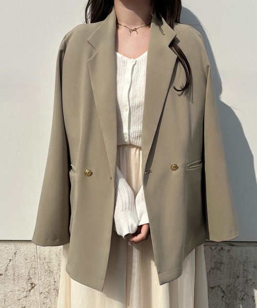 JUNOAH（ジュノア）の「スリットスリーブ金ボタンテーラードジャケット