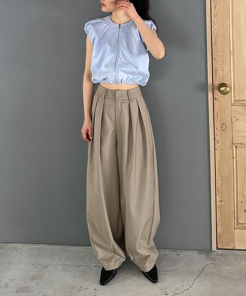 feepur(フェピュール)の「ギャザースリーブショートブラウス(シャツ/ブラウス・レディース・ブルー/オフホワイト/ブラック・MEDIUM)」の16枚目の写真