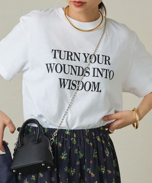 LOUNGEDRESS(ラウンジドレス)の「WISDOMロゴT(Tシャツ/カットソー・レディース・オフホワイト/チャコールグレー/レッド・FREE)」の1枚目の写真