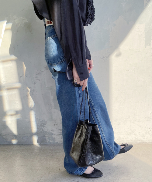 ESLOW（エスロー）の「【ESLOW / エスロー】 METALLIC SHOULDER BAG（ショルダーバッグ・レディース・シルバー/ブラック・FREE）」の5枚目の写真