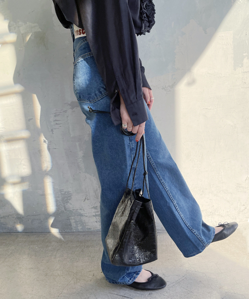ESLOW（エスロー）の「【ESLOW / エスロー】 METALLIC SHOULDER BAG（ショルダーバッグ・レディース・シルバー/ブラック・FREE）」の6枚目の写真