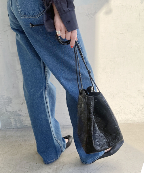 ESLOW（エスロー）の「【ESLOW / エスロー】 METALLIC SHOULDER BAG（ショルダーバッグ・レディース・シルバー/ブラック・FREE）」の7枚目の写真