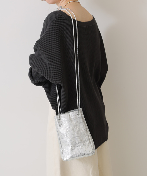 ESLOW（エスロー）の「【ESLOW / エスロー】 METALLIC SHOULDER BAG（ショルダーバッグ・レディース・シルバー/ブラック・FREE）」の13枚目の写真