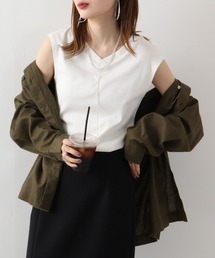 atONE Vネックリブノースリーブ