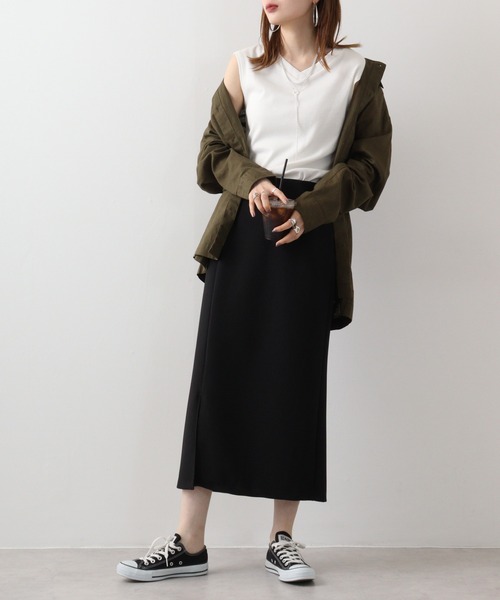 atONE（アットワン）の「atONE Vネックリブノースリーブ（Tシャツ/カットソー・レディース・カーキ/ベージュ/杢グレー/ブラック/オフホワイト・4L～5L/M-L/LL～3L）」の10枚目の写真