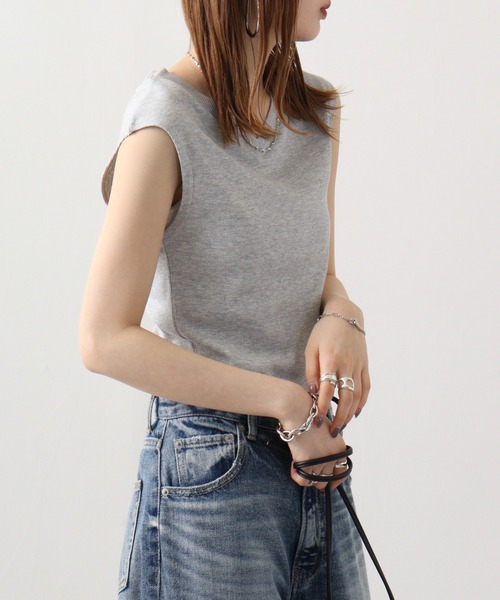 atONE（アットワン）の「atONE Vネックリブノースリーブ（Tシャツ/カットソー・レディース・カーキ/ベージュ/杢グレー/ブラック/オフホワイト・4L～5L/M-L/LL～3L）」の19枚目の写真