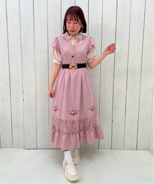 axes femme POETIQUE（アクシーズファムポエティック）の「ストロベリー刺繍ワンピース（ワンピース・レディース・ピンク/クリーム/ブラック・MEDIUM）」の3枚目の写真