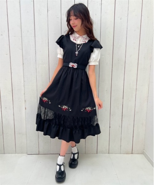 axes femme POETIQUE（アクシーズファムポエティック）の「ストロベリー刺繍ワンピース（ワンピース・レディース・ピンク/クリーム/ブラック・MEDIUM）」の2枚目の写真