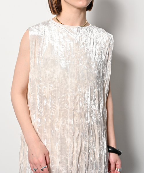 CITYSHOP(シティーショップ)の「CRUSH VELVET LEAN DRESS:ワンピース(ワンピース・レディース・ホワイト/ブラック・36/38)」の15枚目の写真