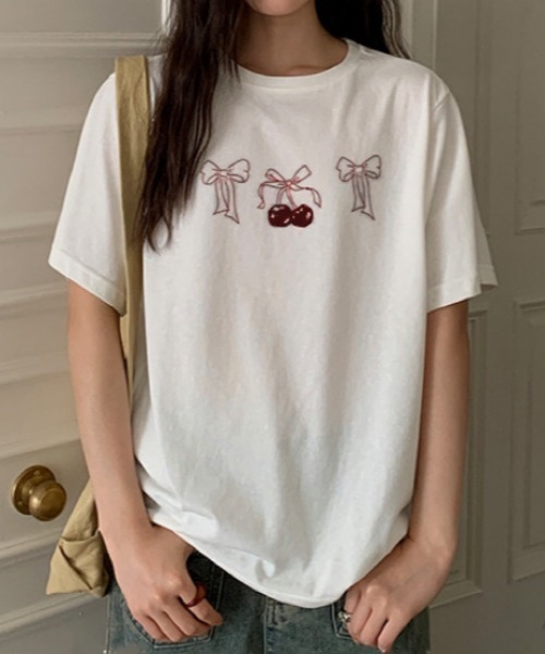 DIAVEL(ディアベル)の「韓国風 チェリー×リボンプリントTシャツ(Tシャツ/カットソー・レディース・ライトグレー/ホワイト/ホワイト系1・M)」の2枚目の写真