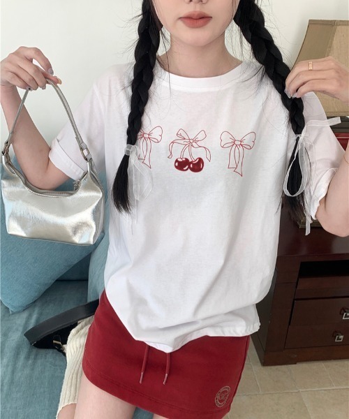 DIAVEL(ディアベル)の「韓国風 チェリー×リボンプリントTシャツ(Tシャツ/カットソー・レディース・ライトグレー/ホワイト/ホワイト系1・M)」の1枚目の写真