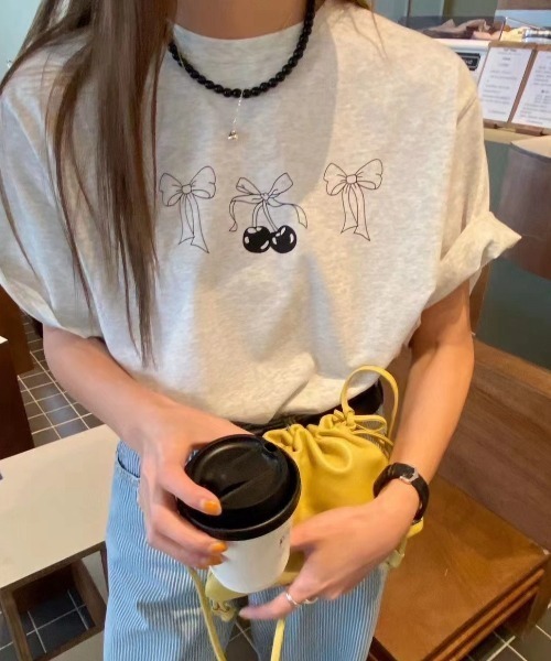 DIAVEL(ディアベル)の「韓国風 チェリー×リボンプリントTシャツ(Tシャツ/カットソー・レディース・ライトグレー/ホワイト/ホワイト系1・M)」の3枚目の写真