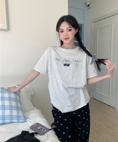 DIAVEL(ディアベル)の「韓国風 チェリー×リボンプリントTシャツ(Tシャツ/カットソー・レディース・ライトグレー/ホワイト/ホワイト系1・M)」の9枚目の写真