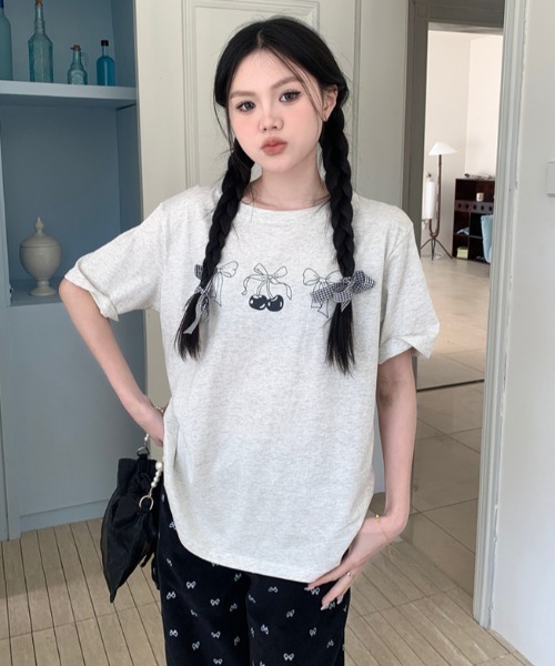 DIAVEL(ディアベル)の「韓国風 チェリー×リボンプリントTシャツ(Tシャツ/カットソー・レディース・ライトグレー/ホワイト/ホワイト系1・M)」の22枚目の写真