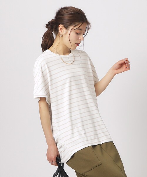 SHOO・LA・RUE(シューラルー)の「◆【UV/体型カバー】インもアウトも楽しめる とろみ 裾タックトップス(Tシャツ/カットソー・レディース・ホワイト/グリーン系/イエロー/ブラック/グレー系2/ブラック系2・00)」の4枚目の写真