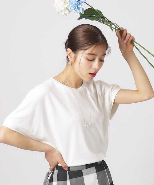 SHOO・LA・RUE(シューラルー)の「◆【UV/体型カバー】インもアウトも楽しめる とろみ 裾タックトップス(Tシャツ/カットソー・レディース・ホワイト/グリーン系/イエロー/ブラック/グレー系2/ブラック系2・00)」の1枚目の写真
