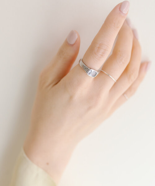 ear PAPILLONNER（イアパピヨネ）の「《インフルエンサーuchida企画》ステンレス/ジルコニアリング（リング・レディース・シルバー/ゴールド/ゴールド系その他/シルバー系その他・12）」の16枚目の写真