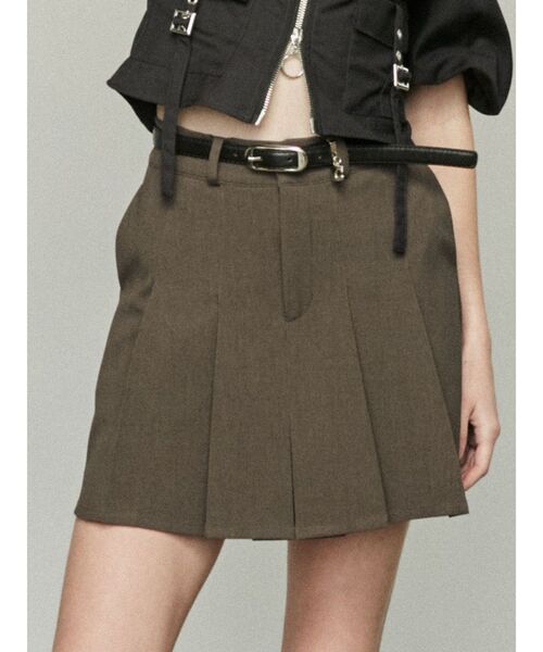 EMODA（エモダ）の「チャームベルトプリーツスカート（スカート・レディース・グレー/ブラウン/ブラック・MEDIUM/SMALL）」の8枚目の写真