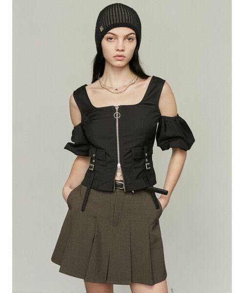 EMODA（エモダ）の「チャームベルトプリーツスカート（スカート・レディース・グレー/ブラウン/ブラック・MEDIUM/SMALL）」の9枚目の写真