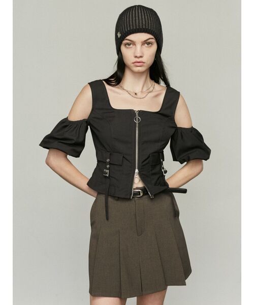 EMODA（エモダ）の「チャームベルトプリーツスカート（スカート・レディース・グレー/ブラウン/ブラック・MEDIUM/SMALL）」の10枚目の写真