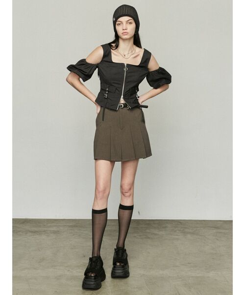 EMODA（エモダ）の「チャームベルトプリーツスカート（スカート・レディース・グレー/ブラウン/ブラック・MEDIUM/SMALL）」の11枚目の写真