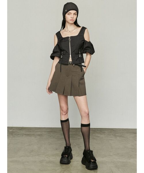 EMODA（エモダ）の「チャームベルトプリーツスカート（スカート・レディース・グレー/ブラウン/ブラック・MEDIUM/SMALL）」の12枚目の写真