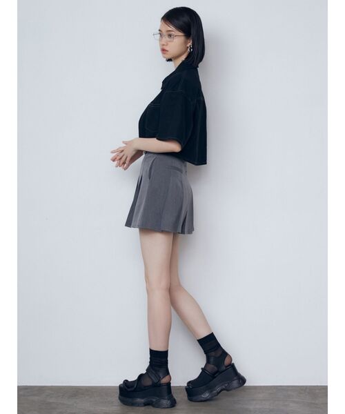 EMODA（エモダ）の「チャームベルトプリーツスカート（スカート・レディース・グレー/ブラウン/ブラック・MEDIUM/SMALL）」の16枚目の写真